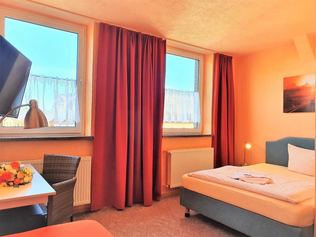 Hotel-Pension Gruene Linde Delitzsch Exteriér fotografie