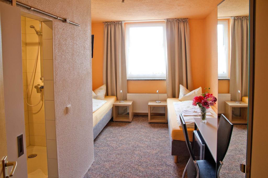 Hotel-Pension Gruene Linde Delitzsch Pokoj fotografie