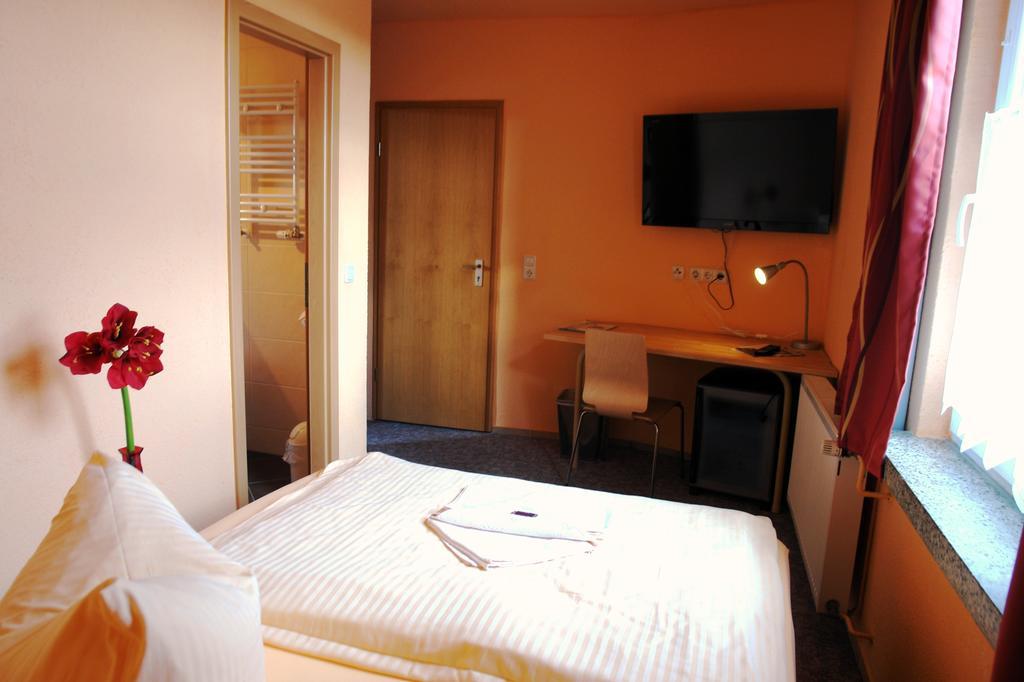 Hotel-Pension Gruene Linde Delitzsch Pokoj fotografie